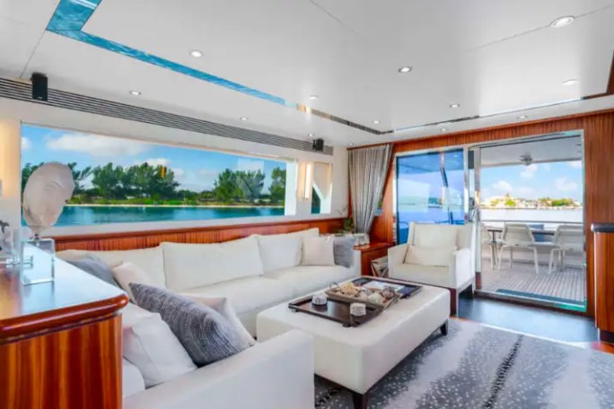 85' Horizon - Yacht Rental in Palm Beach, Florida
