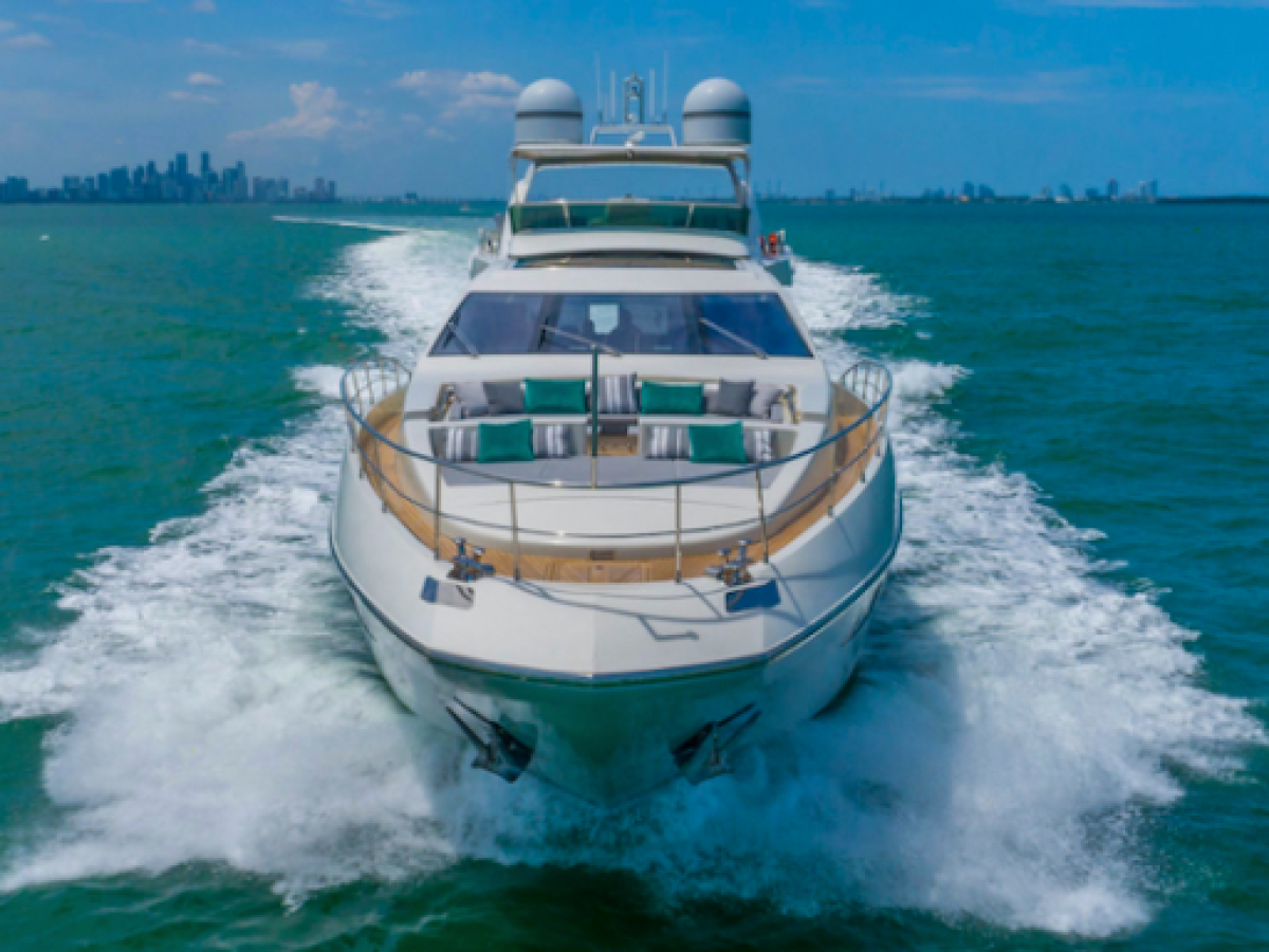 103' Azimut - Yacht Rental in Miami, Florida
