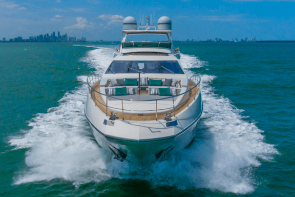 103' Azimut - Yacht Rental in Miami, Florida
