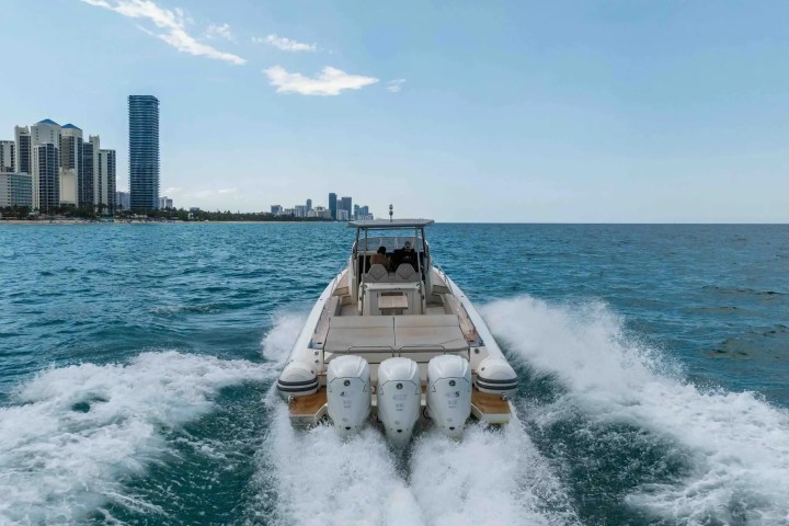 44′ Capelli action shot Miami