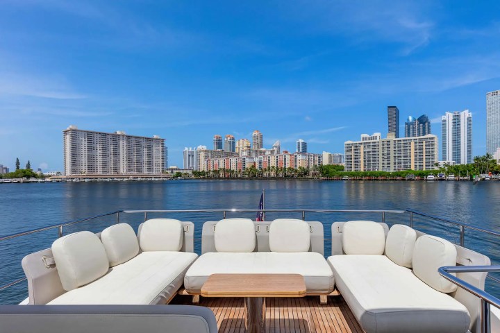 68′ Azimut couples escape Aventura