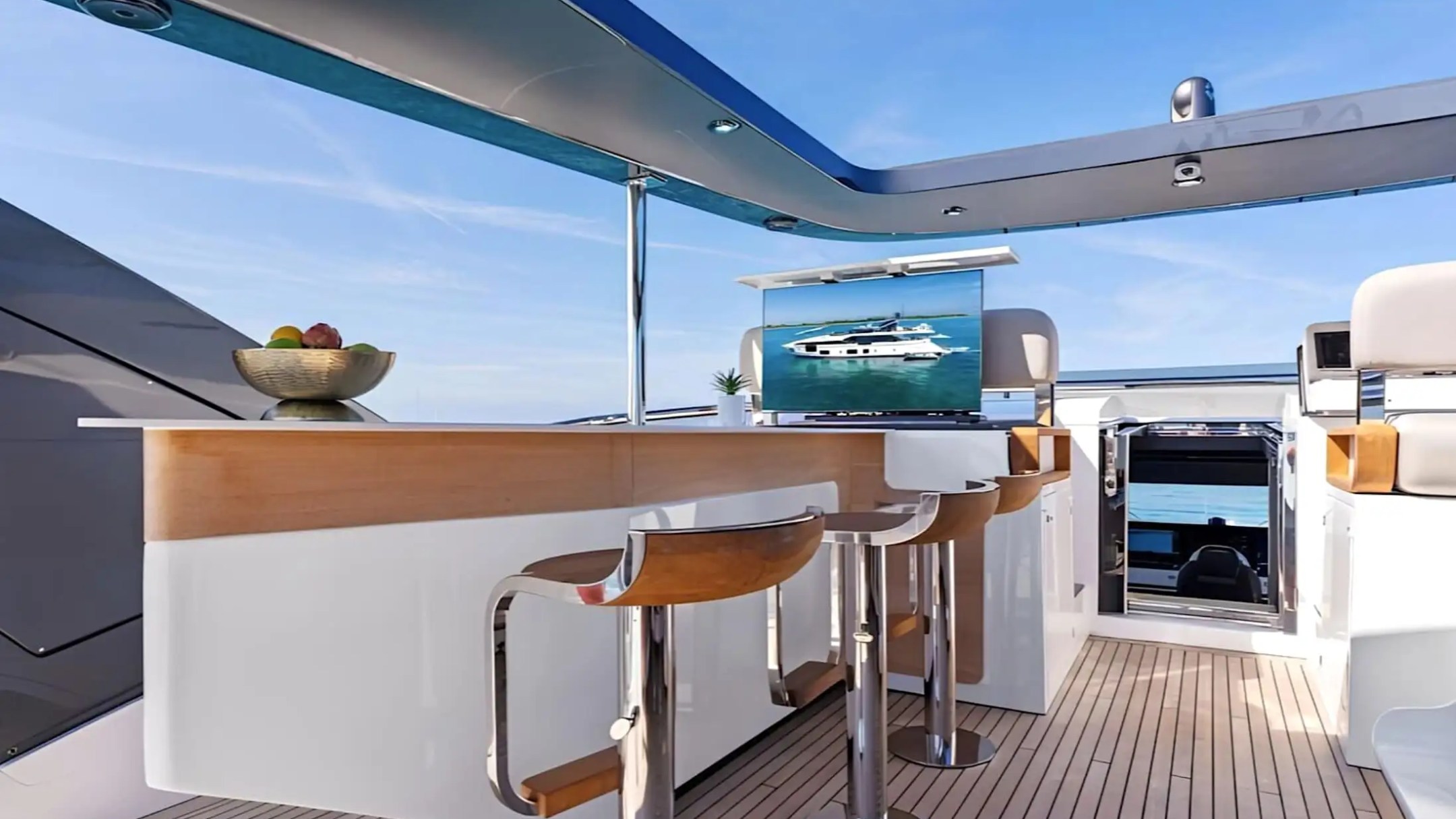Port lounge seating on 88′ Azimut Miami