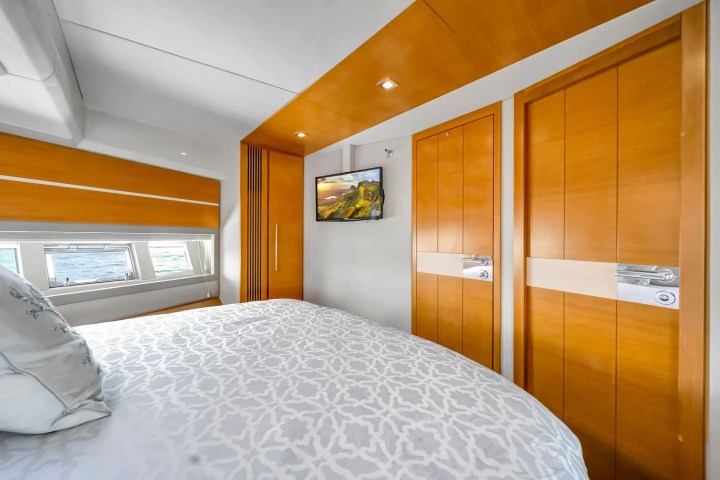 62' Azimut - Yacht Rental in Miami Beach, Florida