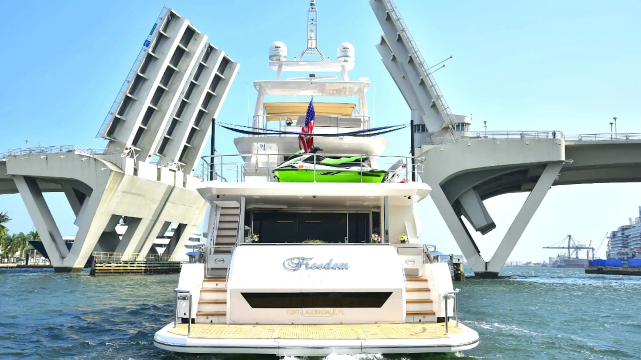 110' Horizon - Yacht Rental in Fort Lauderdale, Florida