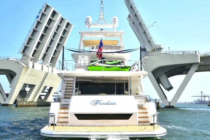 110' Horizon - Yacht Rental in Fort Lauderdale, Florida