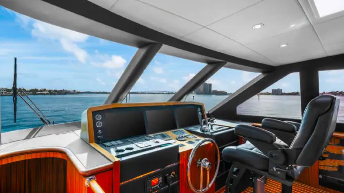 85' Horizon - Yacht Rental in Palm Beach, Florida