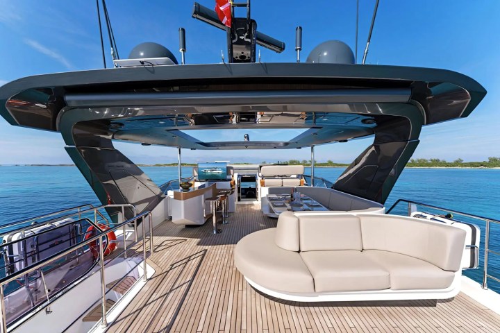 88′ Azimut family charter moments Miami – image 16