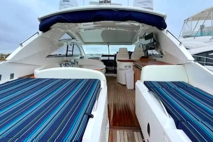 52' Fairline - Yacht Rental in Riviera Beach, Florida