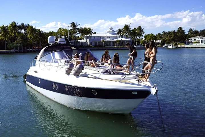 50′ Cranchi couples escape Key Biscayne