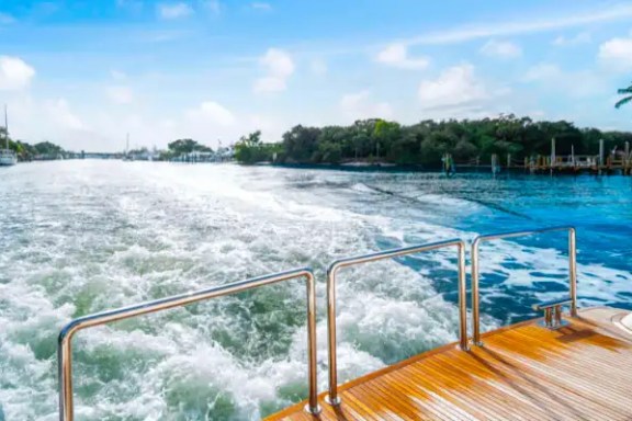 85' Horizon - Yacht Rental in Palm Beach, Florida