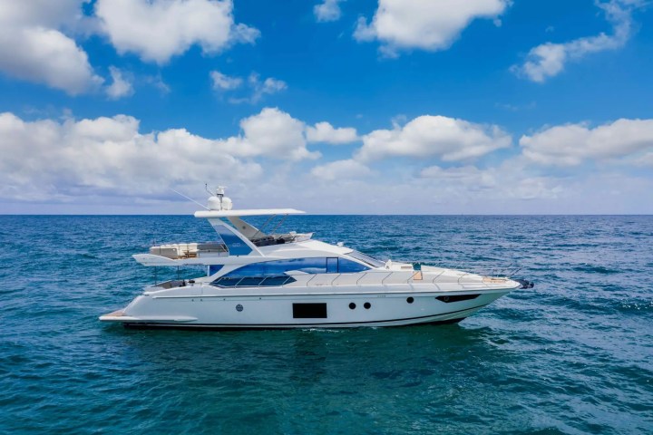 68′ Azimut shaded lounge area Aventura