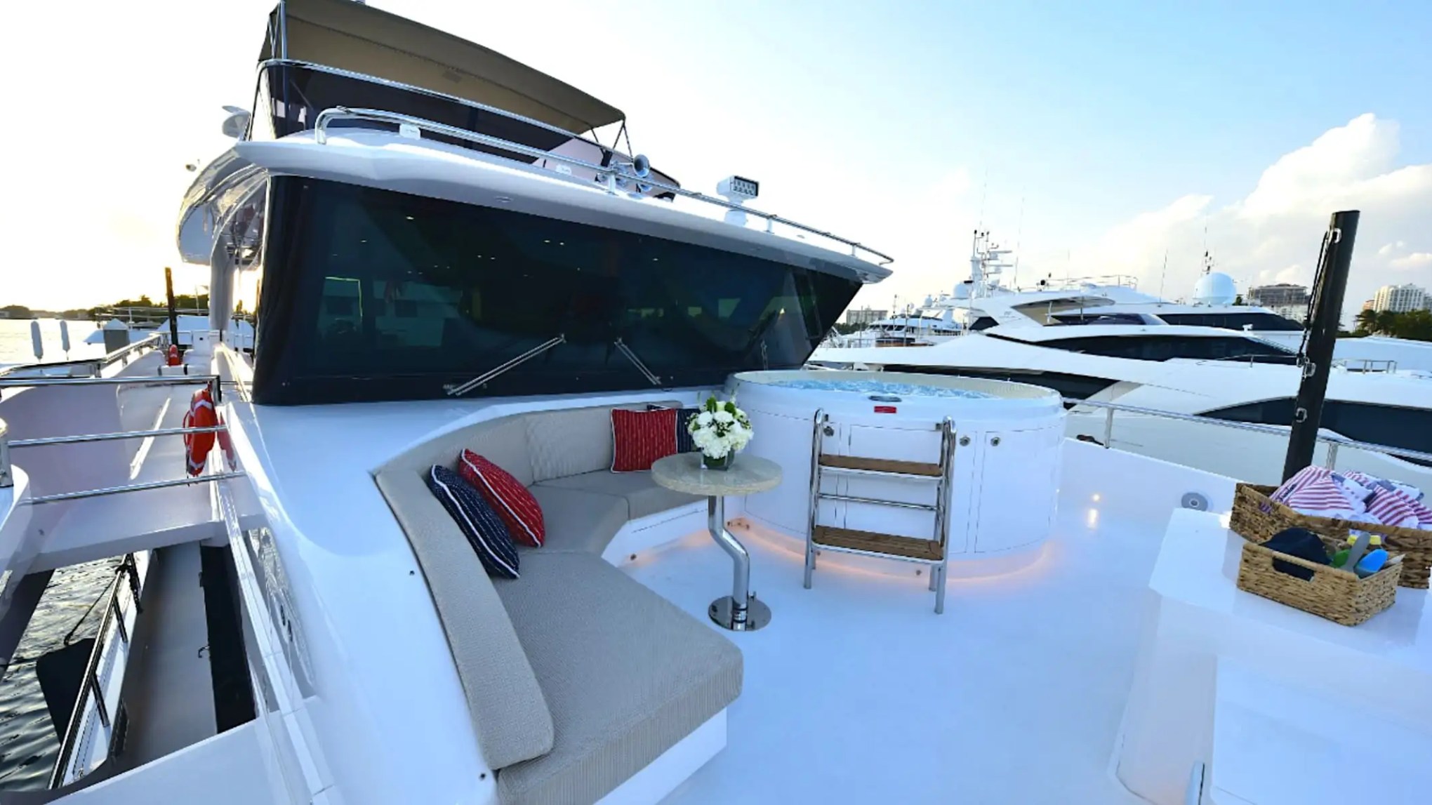 110' Horizon - Yacht Rental in Fort Lauderdale, Florida