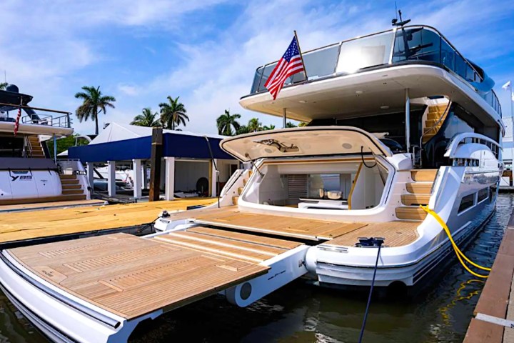 100' Princess - Yacht Rental in Miami, Florida