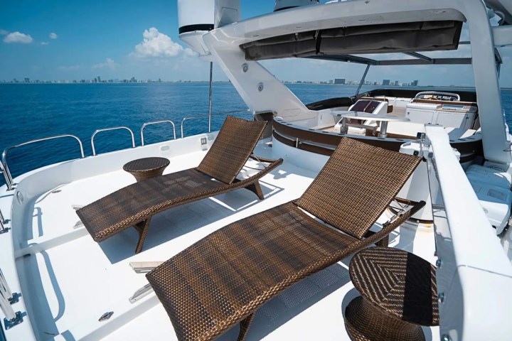 85′ Azimut interior detail finishes Miami – image 12