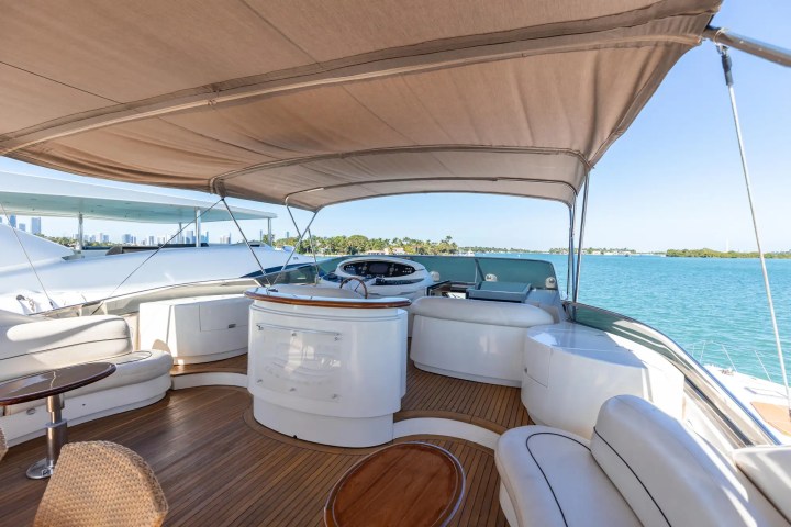 100' Azimut - Yacht Rental in Miami, Florida