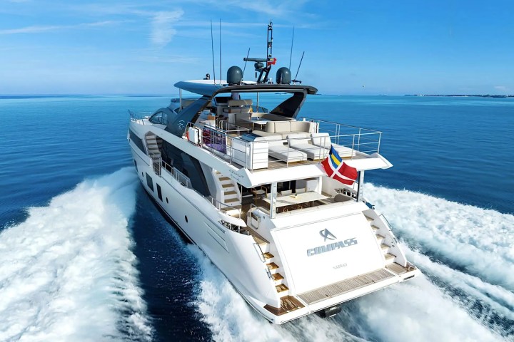 88′ Azimut shaded lounge area Miami – image 18