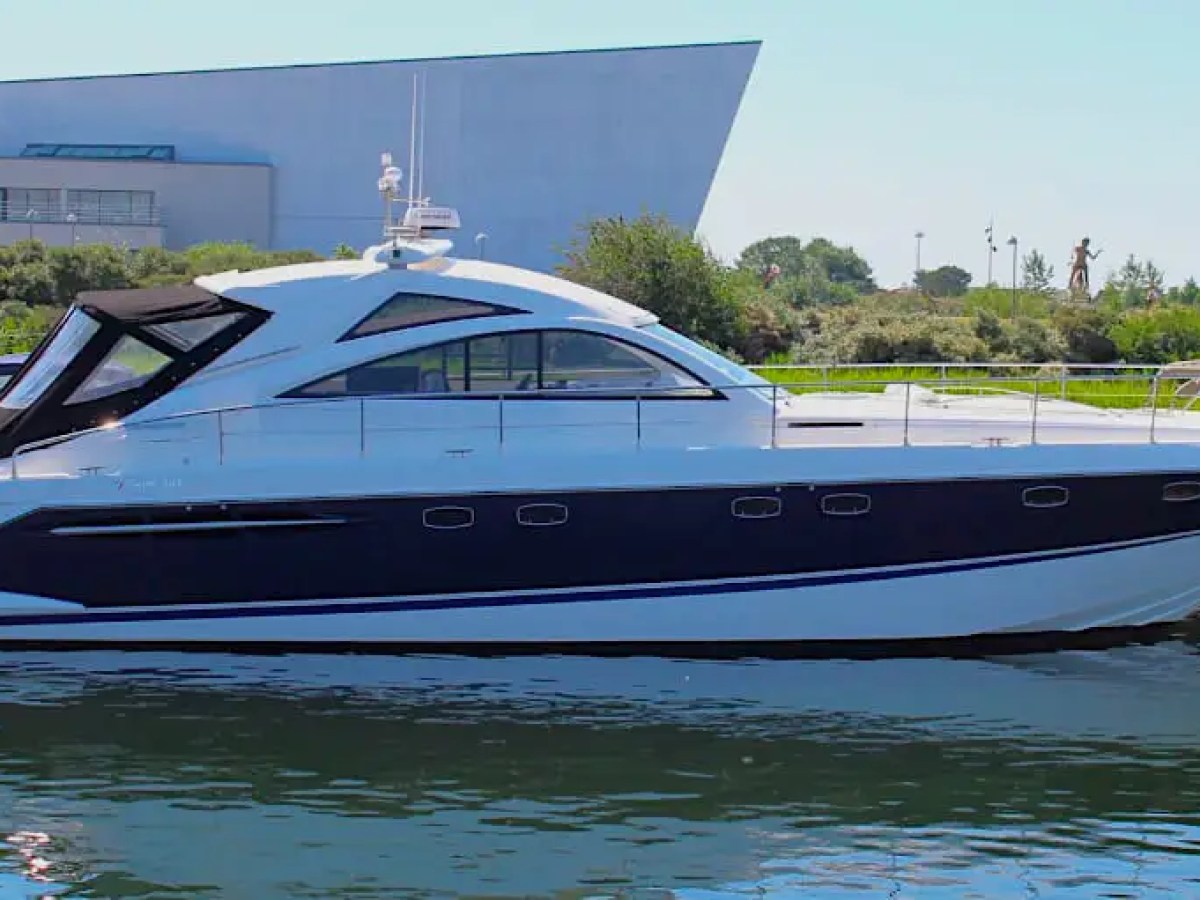 52' Fairline - Yacht Rental in Riviera Beach, Florida