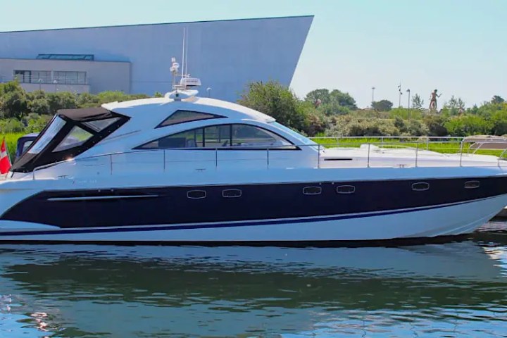 52' Fairline - Yacht Rental in Riviera Beach, Florida