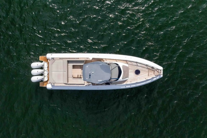 44′ Capelli couple escape Miami