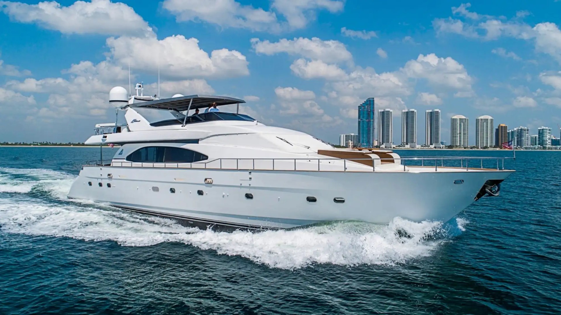 Starboard profile underway on 85′ Azimut Miami