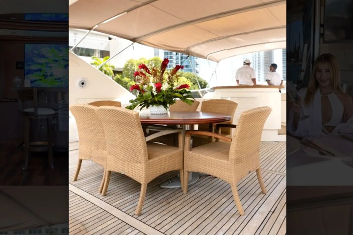 100' Azimut - Yacht Rental in Miami, Florida