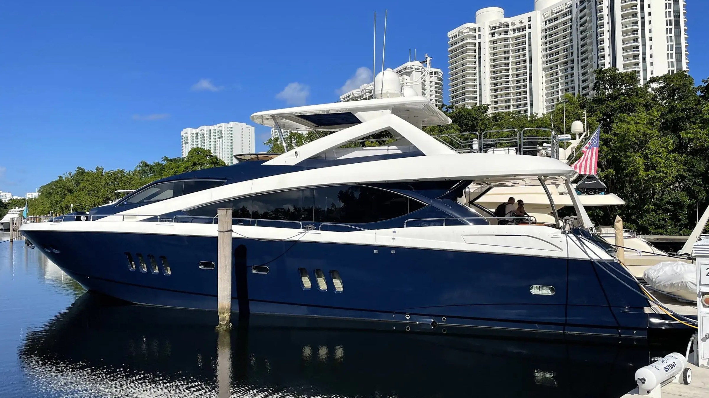 90' SunSeeker - Yacht Rental in Miami Beach, Florida