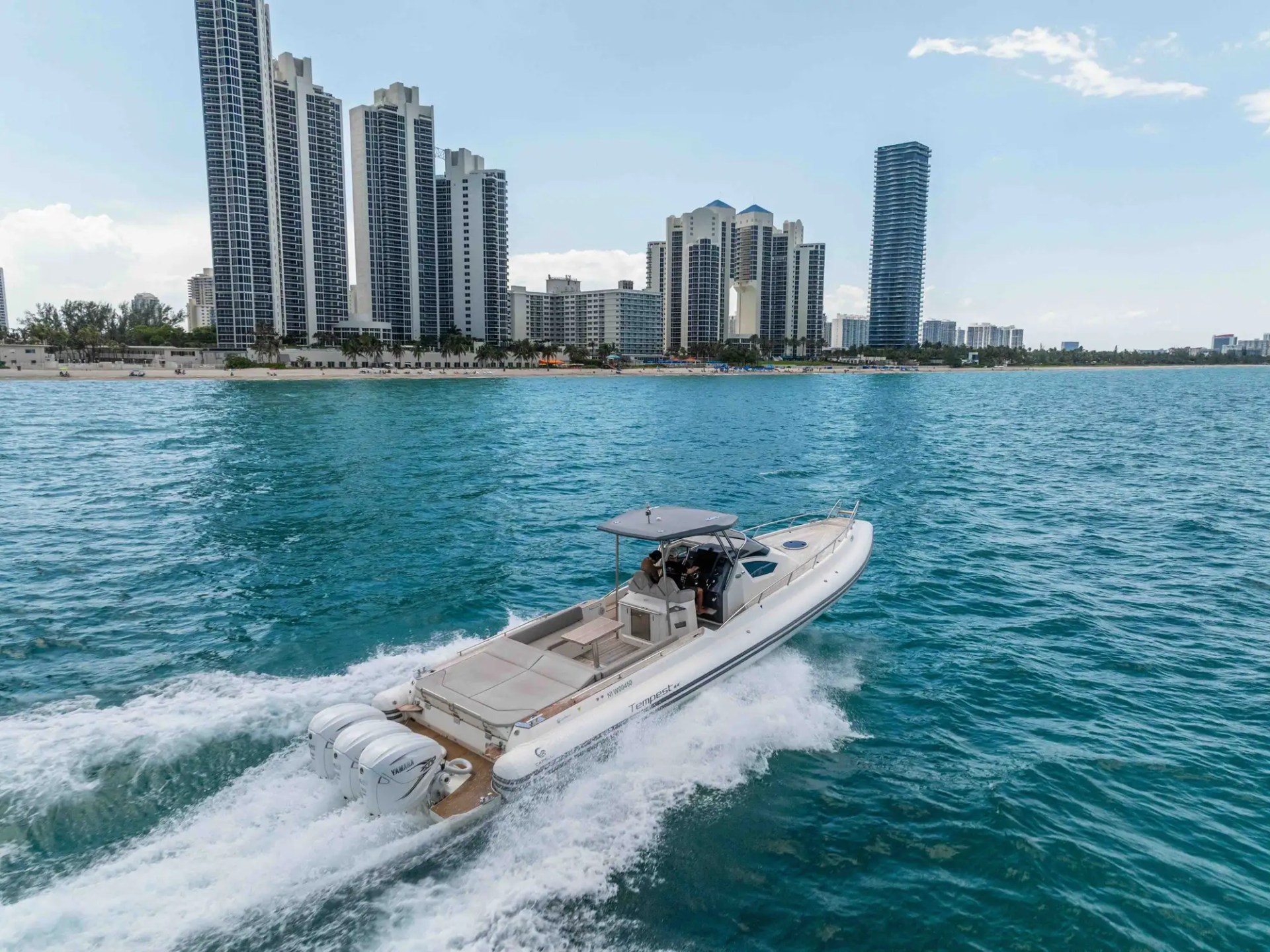44′ Capelli shaded lounge Miami
