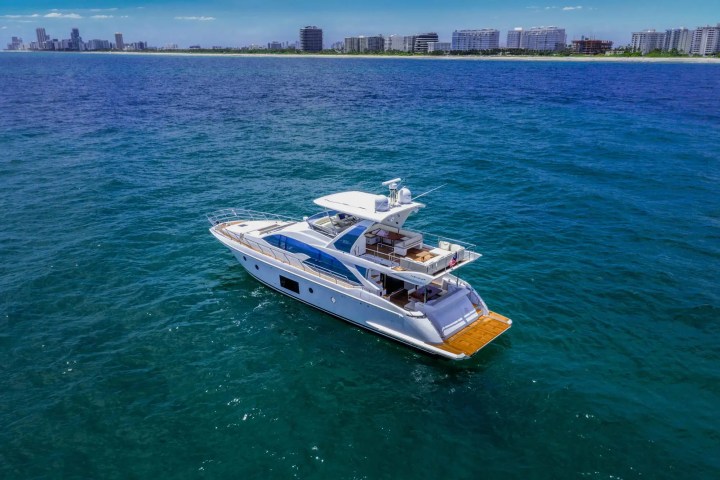 68′ Azimut premium interior finishes Aventura