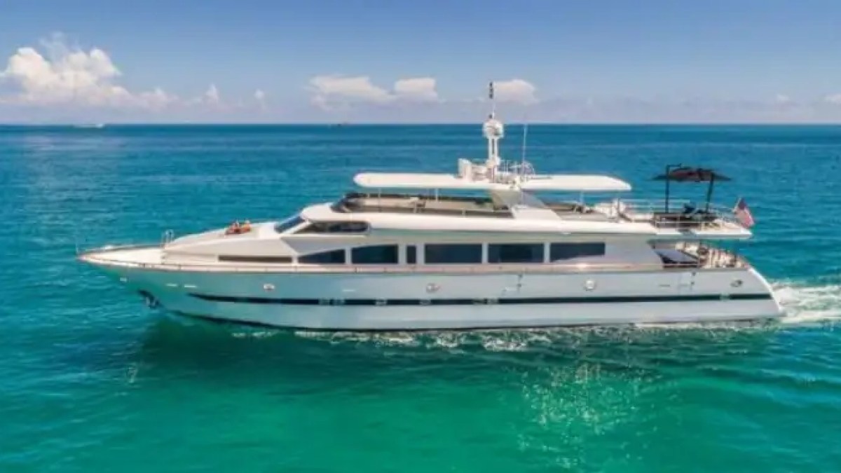 110' Horizon - Yacht Rental in Miami Beach, Florida