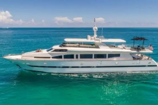 110' Horizon - Yacht Rental in Miami Beach, Florida