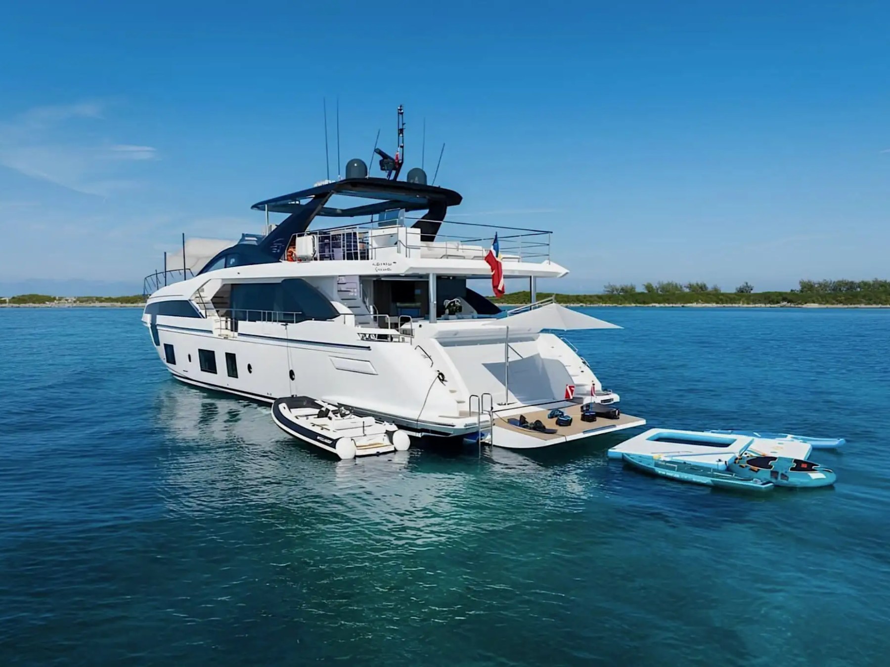 88′ Azimut panoramic water view Miami – image 19