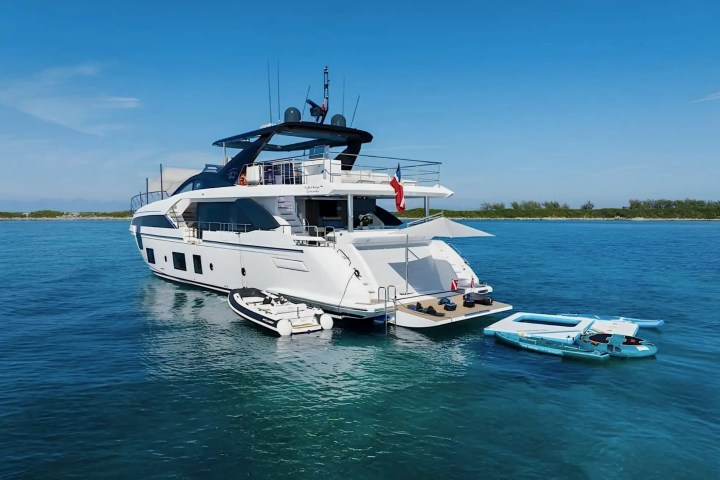 88′ Azimut panoramic water view Miami – image 19