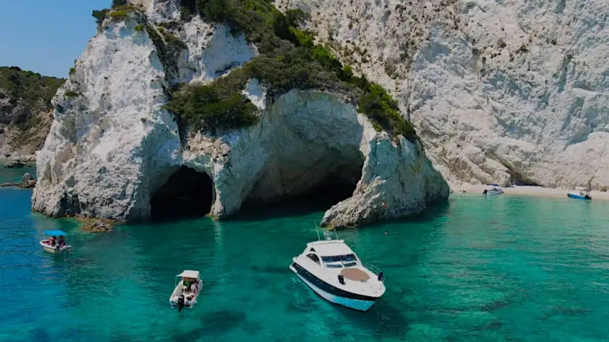 52' Fairline - Yacht Rental in Riviera Beach, Florida