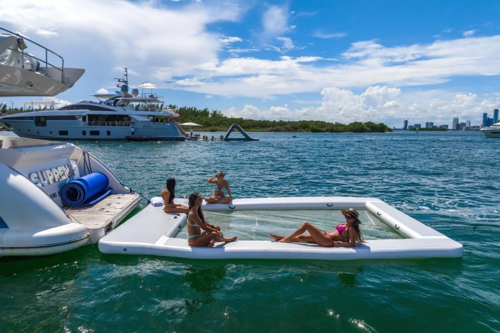 62' Azimut - Yacht Rental in Miami Beach, Florida