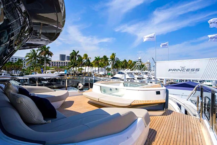 100' Princess - Yacht Rental in Miami, Florida