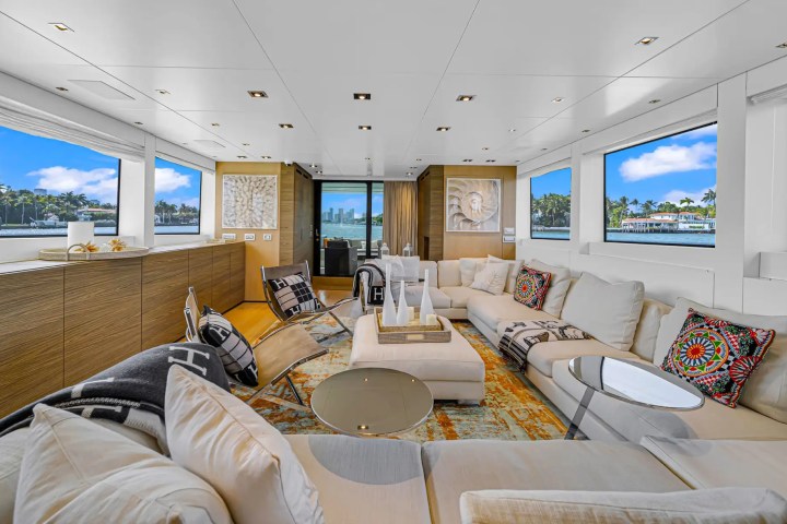 97' San Lorenzo - Yacht Rental in Miami Beach, Florida