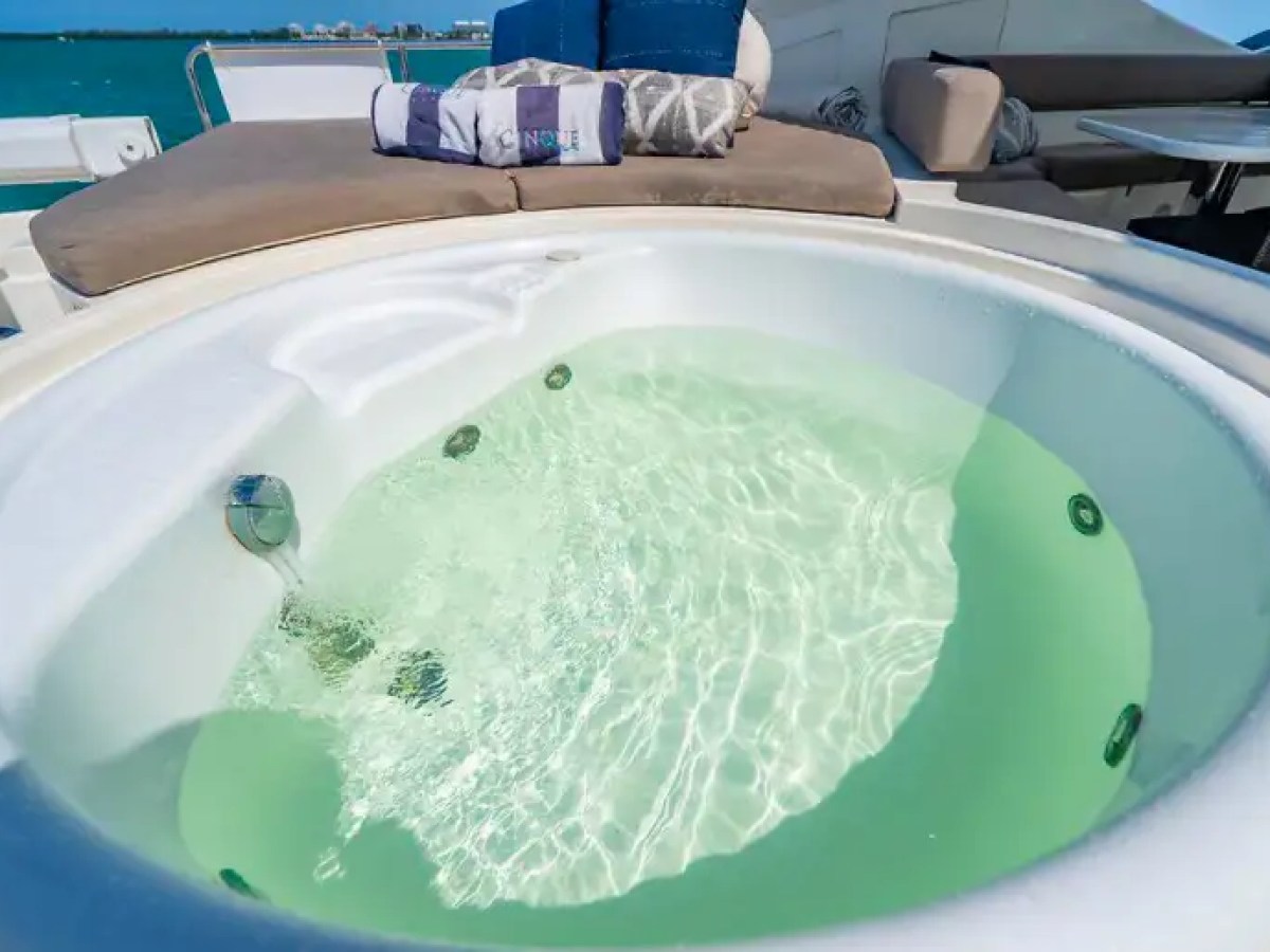 88' Ferretti - Yacht Rental in Fort Lauderdale, Florida