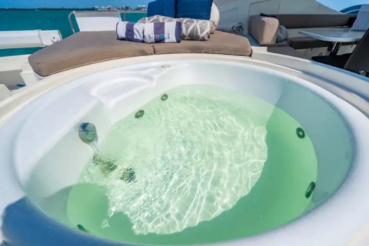 88' Ferretti - Yacht Rental in Fort Lauderdale, Florida