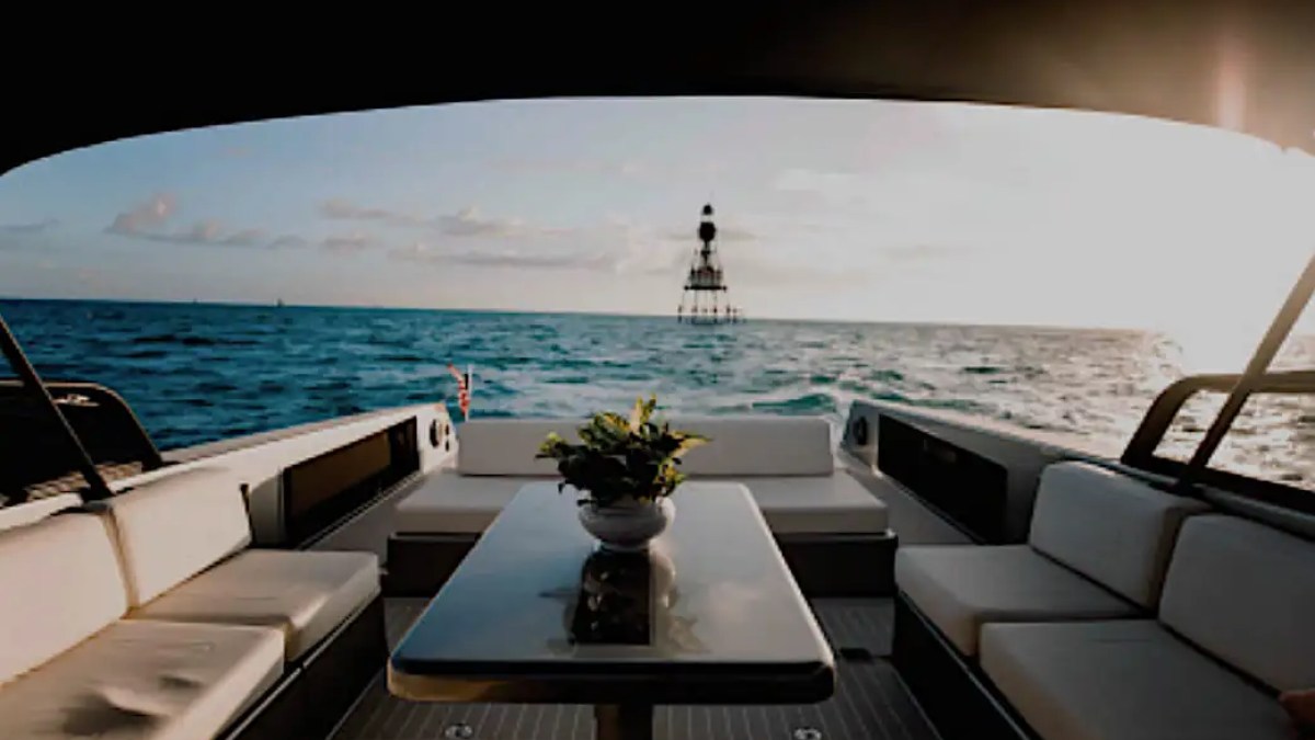 55′ VanDutch yacht flybridge seating with water horizon