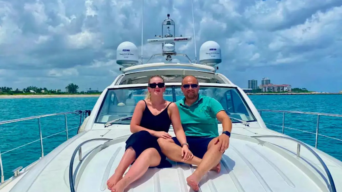 52' Fairline - Yacht Rental in Riviera Beach, Florida