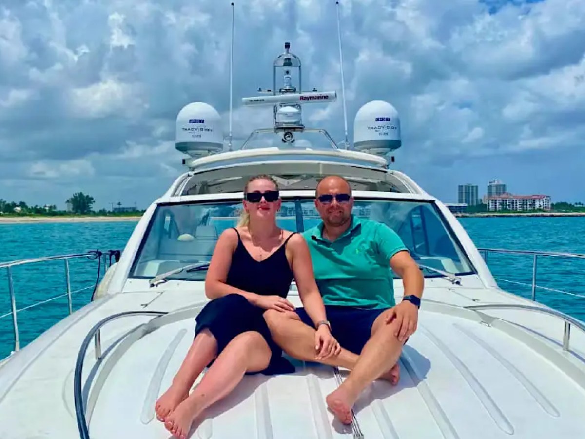 52' Fairline - Yacht Rental in Riviera Beach, Florida