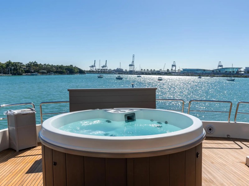 Top deck jacuzzi view on 100′ Azimut Miami