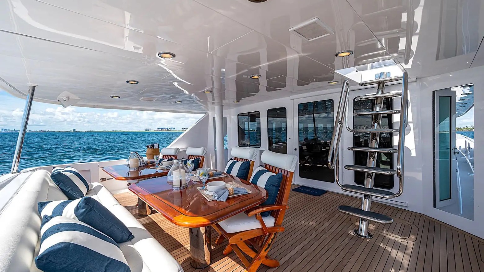 76′ Sunseeker alfresco dining Nassau