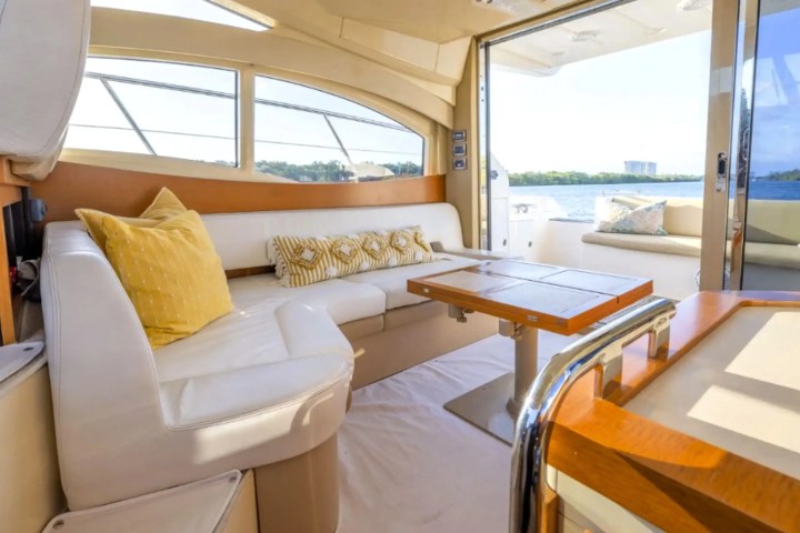 40' Azimut - Boat Rental in Tampa, Florida