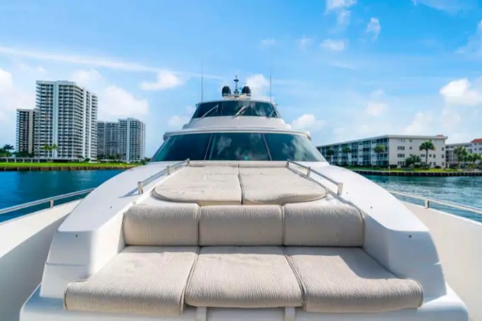 85' Horizon - Yacht Rental in Palm Beach, Florida