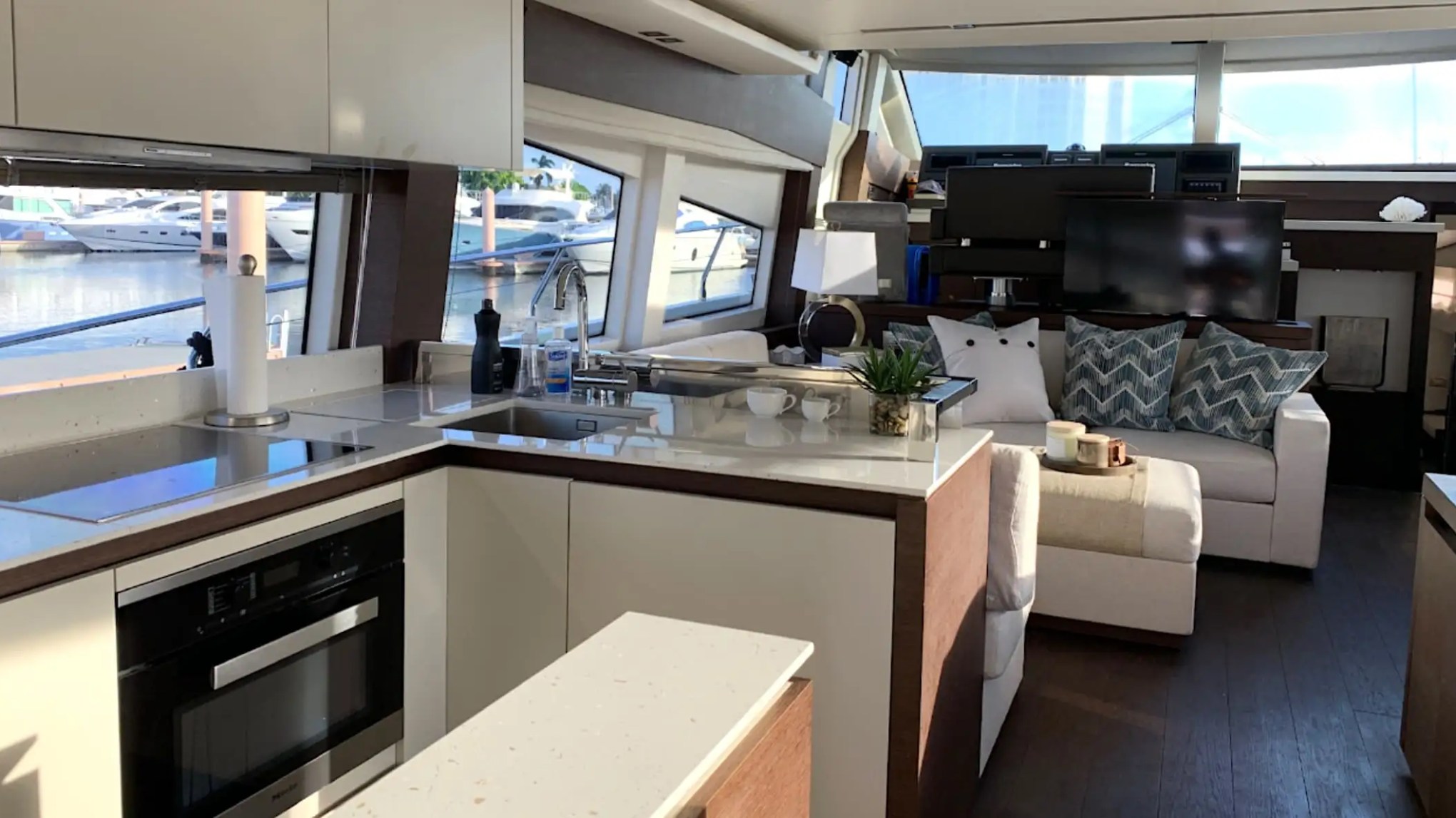 75' Prestige - Yacht Rental in Palm Beach, Florida