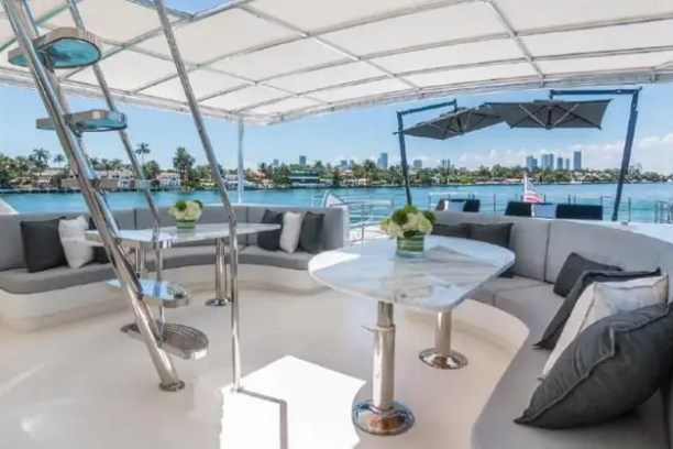 110' Horizon - Yacht Rental in Miami Beach, Florida