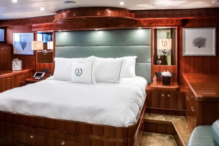 Master suite king bed on 103′ Johnson Key Biscayne