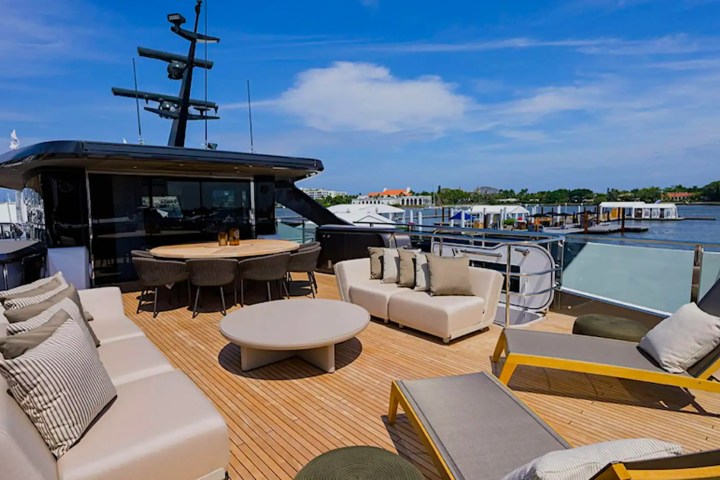 100' Princess - Yacht Rental in Miami, Florida