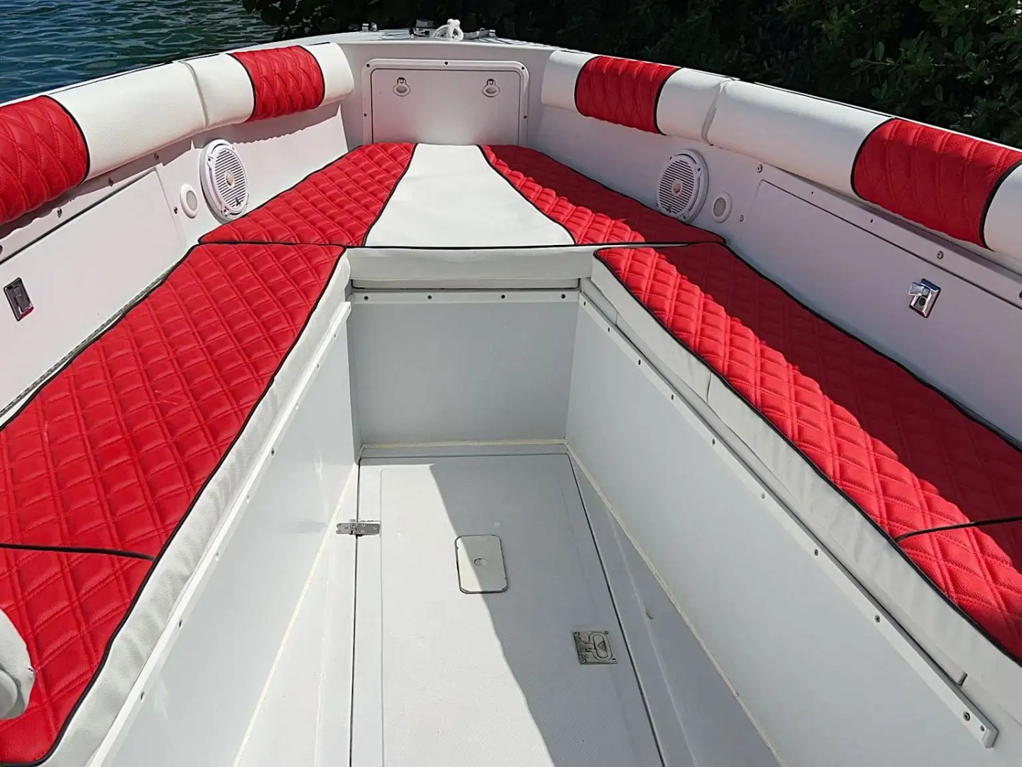 Spacious bow lounge aboard a 35' Marlin Boat Rental in Nassau, Bahamas, featuring custom red and white diamond-stitched seating ideal for island hopping, sightseeing, and relaxing on turquoise waters.